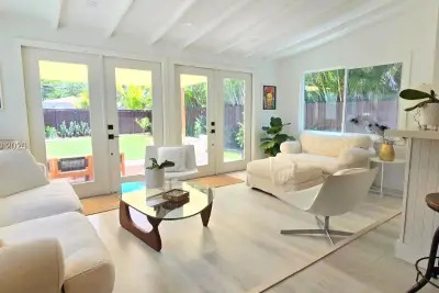 712 SW 9th St #1, Fort Lauderdale: photo 1 of 23