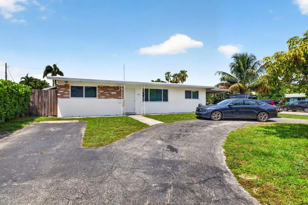 1501 NW 41st St, Oakland Park: photo 1 of 27