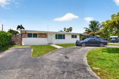 1501 NW 41st St, Oakland Park: photo 1 of 27