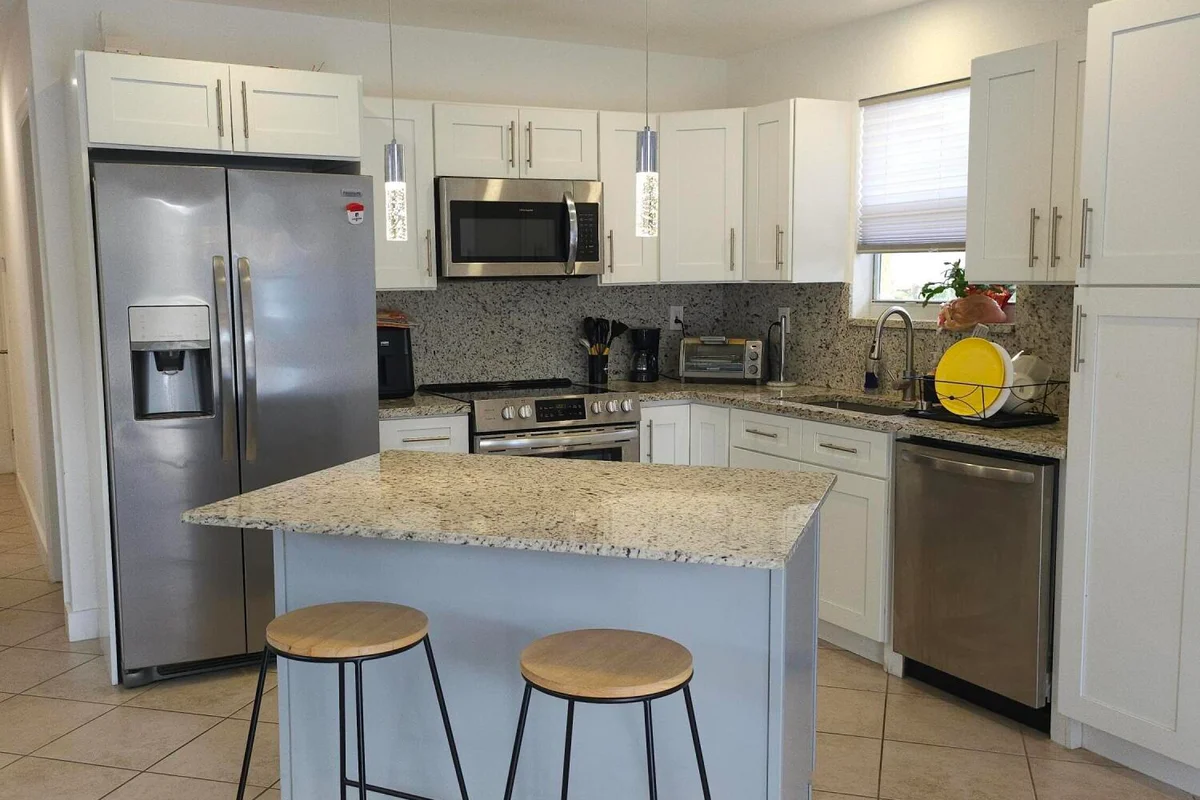2711 NW 16 St, Fort Lauderdale: photo 1 of 7