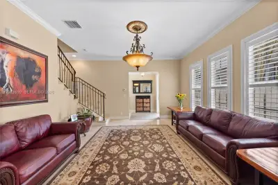 423 SW 16th St, Fort Lauderdale: photo 1 of 37