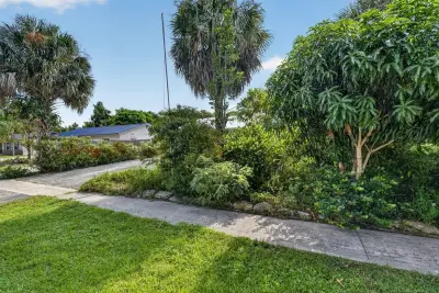 303 S Delaware Blvd, Jupiter: photo 1 of 49