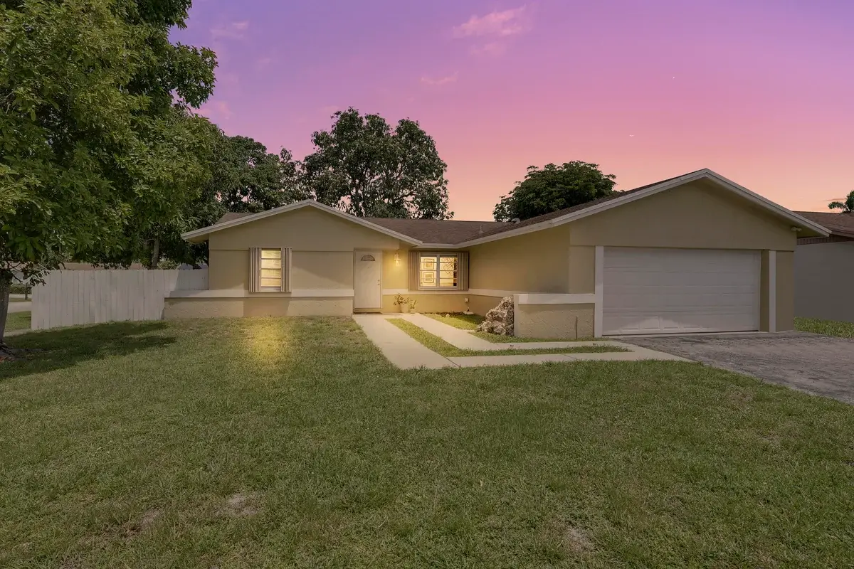 9235 Saddlecreek Dr, Boca Raton: photo 1 of 16