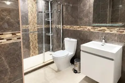 605 NW 72nd Ave #301, Miami: photo 1 of 5