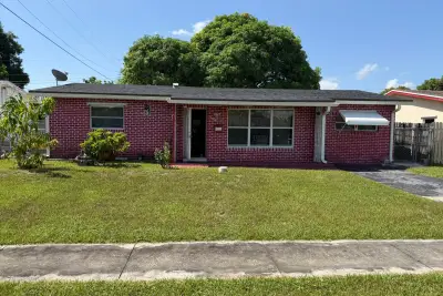 6600 NW 24th Ct, Sunrise: photo 1 of 13