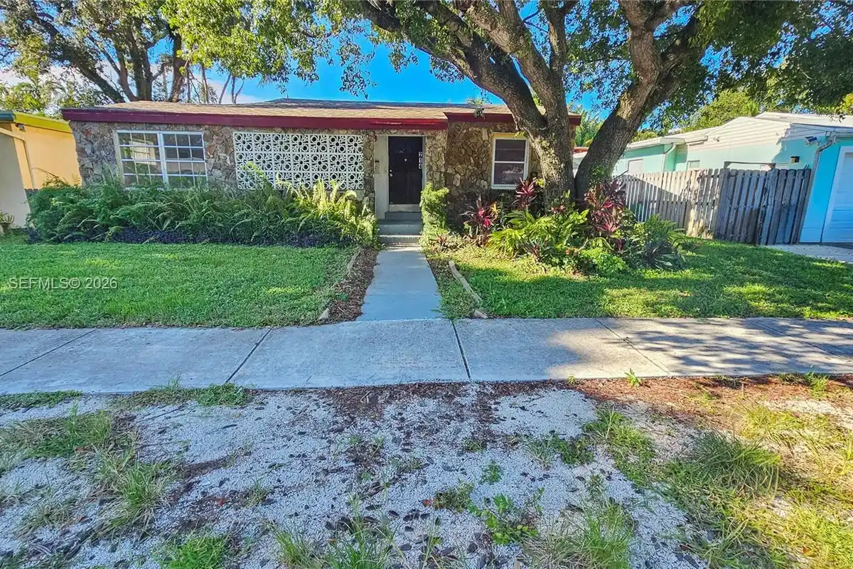 214 SW 2nd Pl, Dania Beach: photo 1 of 24