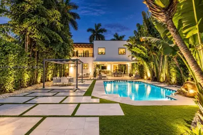 1109 NE 89th St, Miami: photo 1 of 40