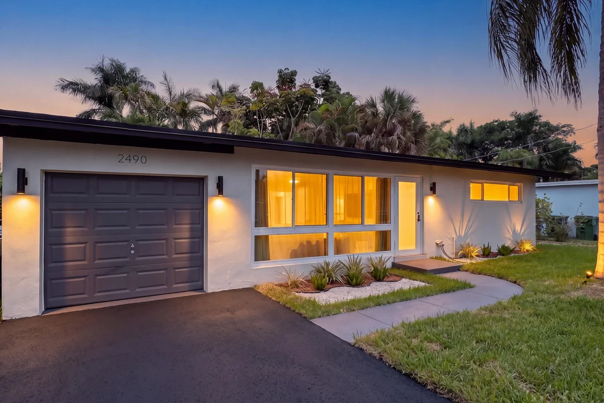 2490 Andros Ln, Fort Lauderdale: photo 1 of 30