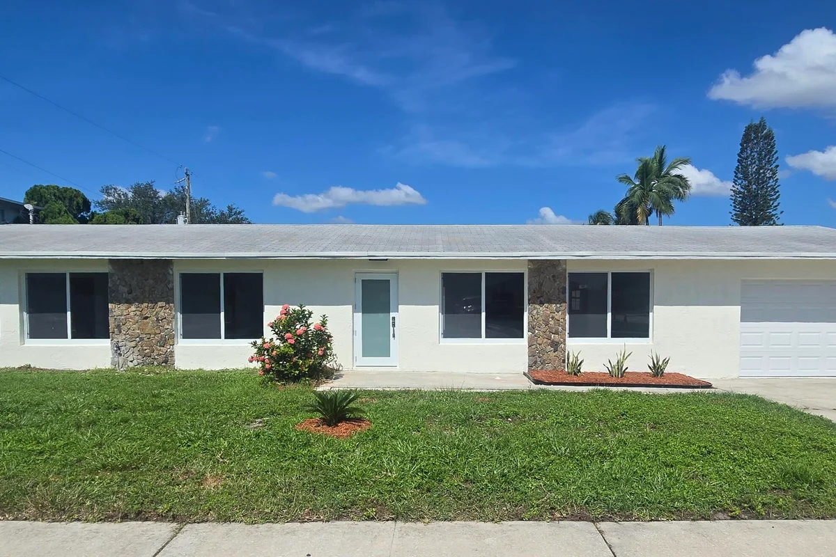 303 SW 33rd Ter, Deerfield Beach: photo 1 of 11