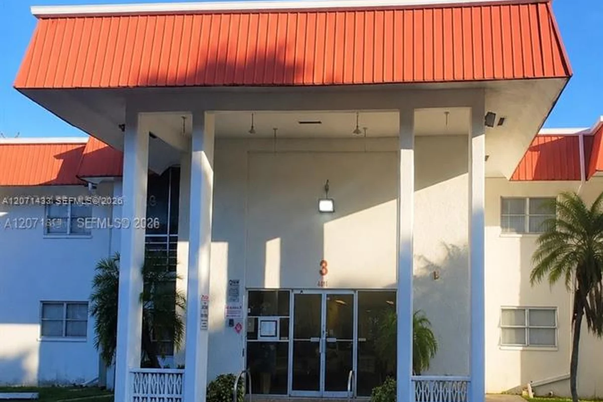 4881 NW 22nd St #B15, Lauderhill: photo 1 of 58