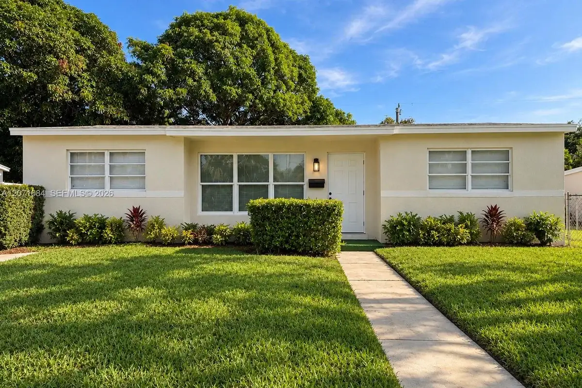 1240 W 26th Ct, Riviera Beach: photo 1 of 13