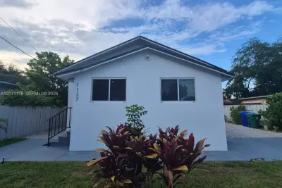 1137 NW 55th St, Miami: photo 1 of 5