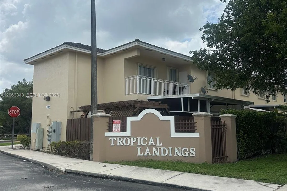 7380 NW 174th Ter #204, Hialeah: photo 1 of 20