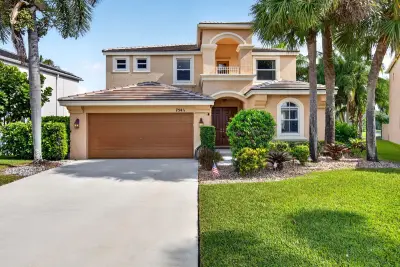 7541 Downwinds Ln, Lake Worth: photo 1 of 47