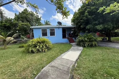 3102 NW 31st St, Miami: photo 1 of 10