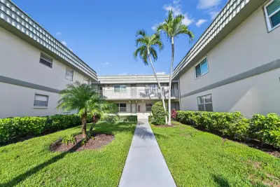 233 Monaco Blvd E, Delray Beach: photo 1 of 31