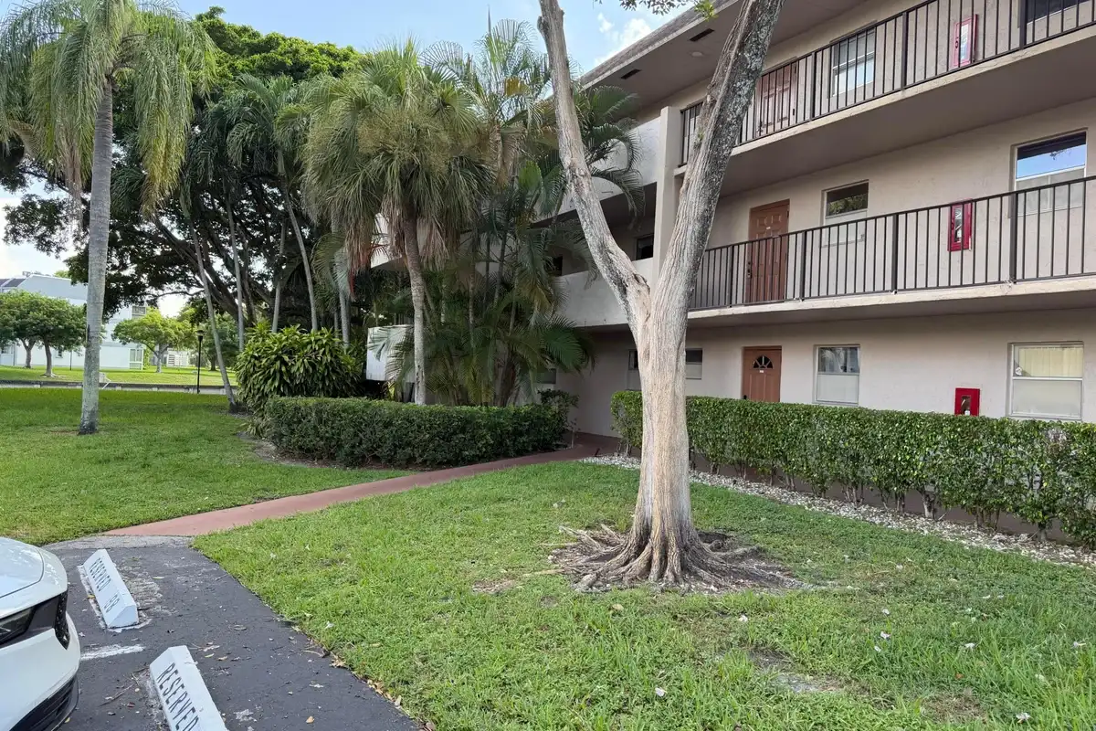 8301 Sands Point Blvd #S103, Tamarac: photo 1 of 5