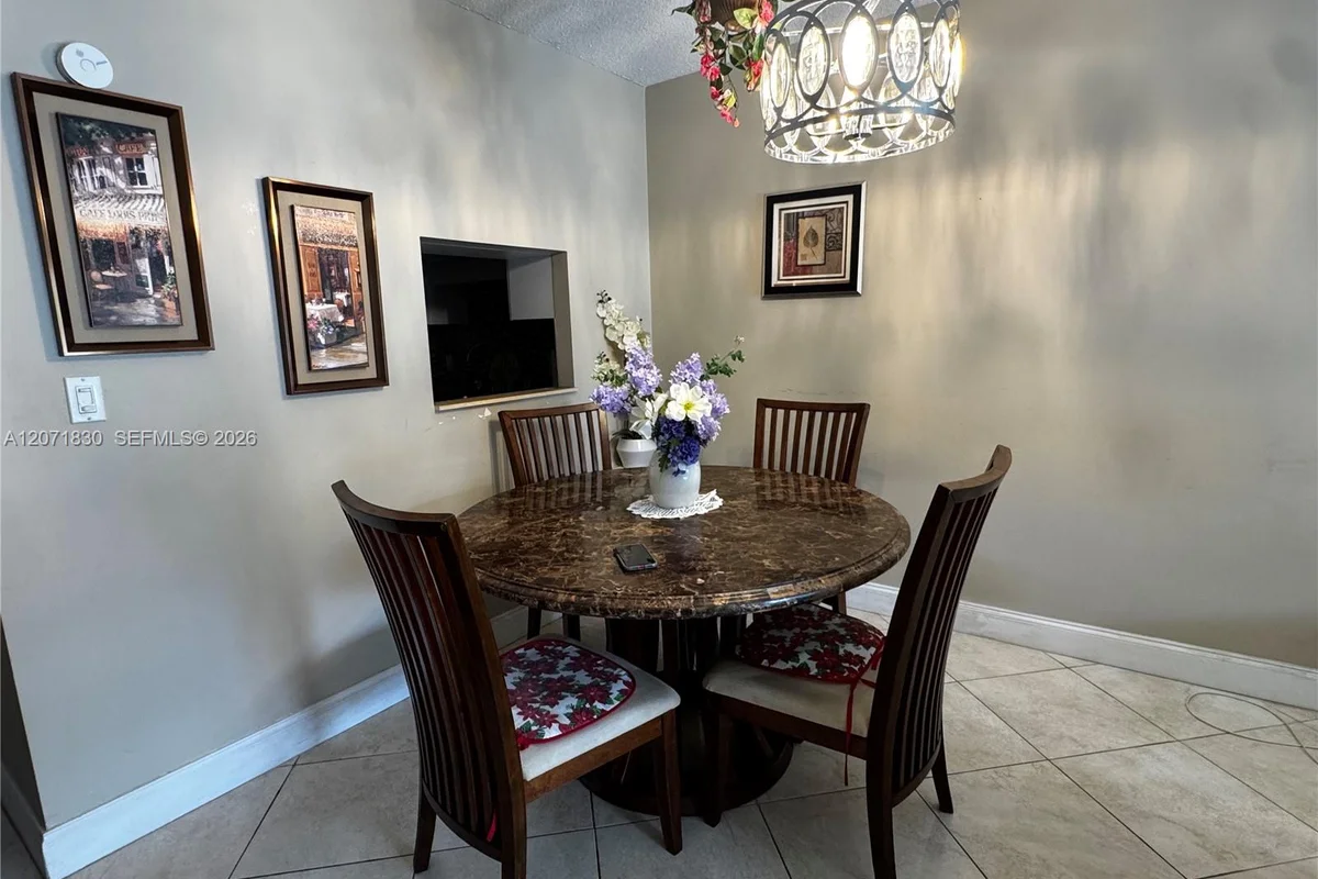 1000 Hillcrest Ct #214, Hollywood: photo 1 of 24