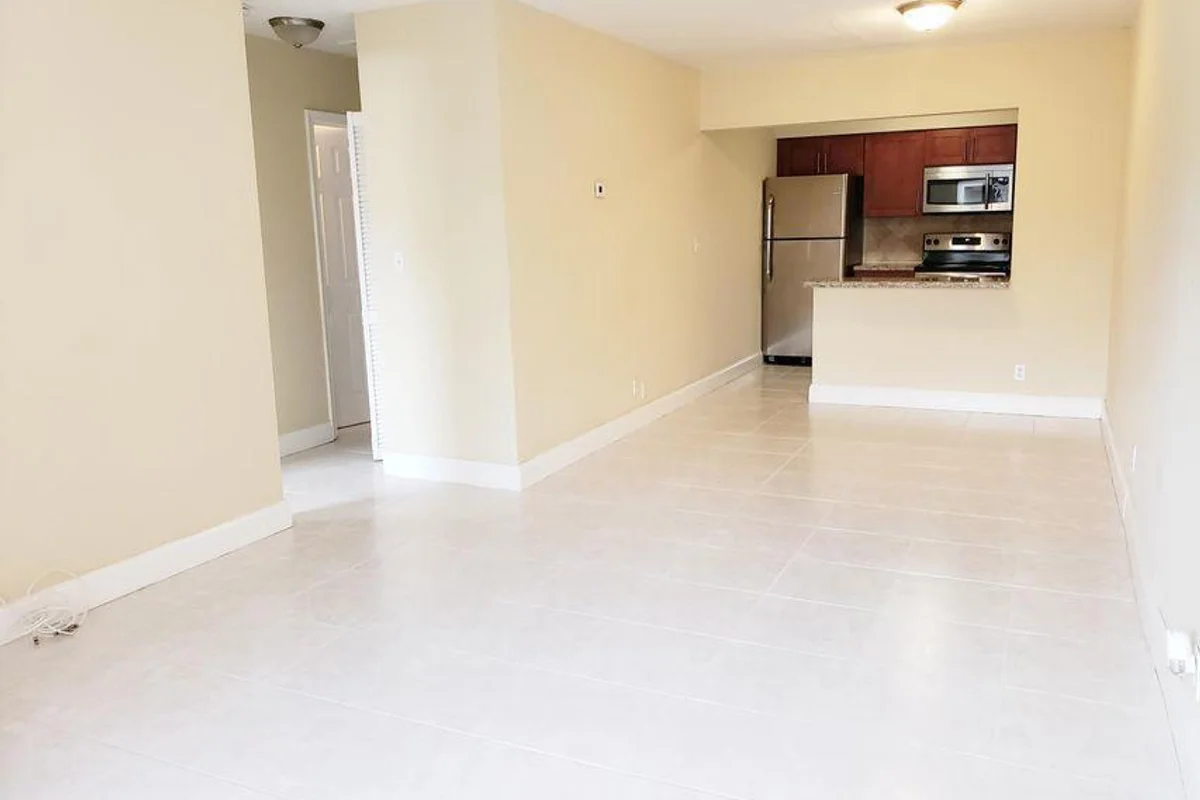 190 NE 40th St #192, Oakland Park: photo 1 of 7