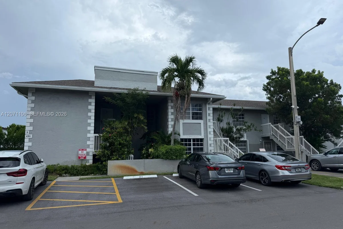 430 NE 210th Cir Ter #201-3, Miami: photo 1 of 37