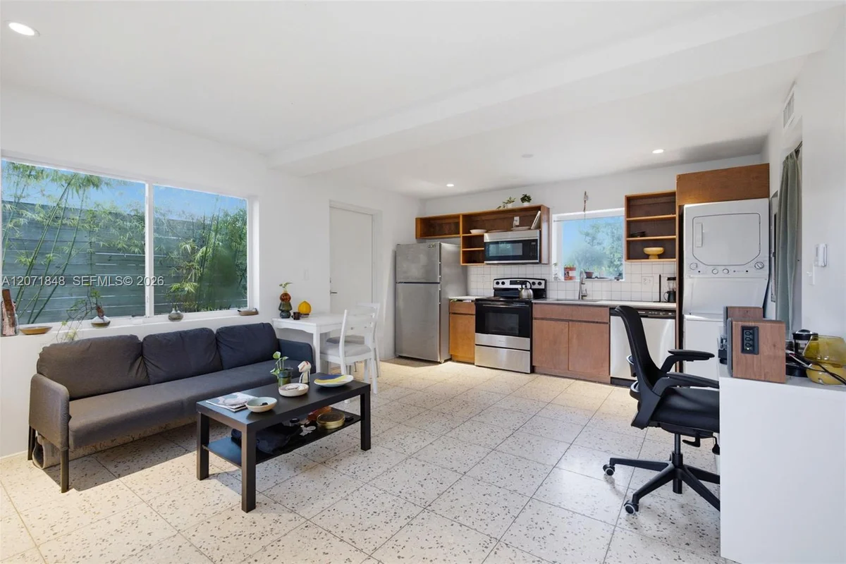 127 NW 74th St #2, Miami: photo 1 of 13