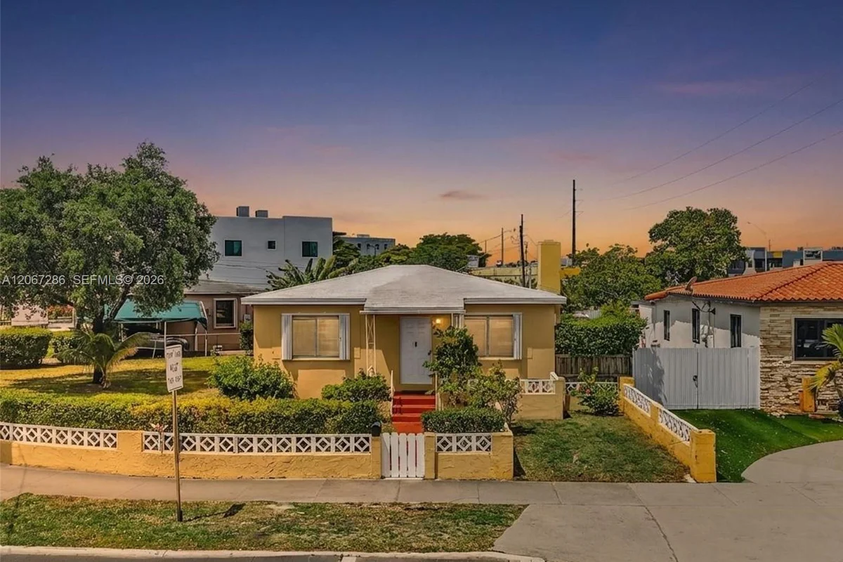 10 SW 72nd Ave, Miami: photo 1 of 34