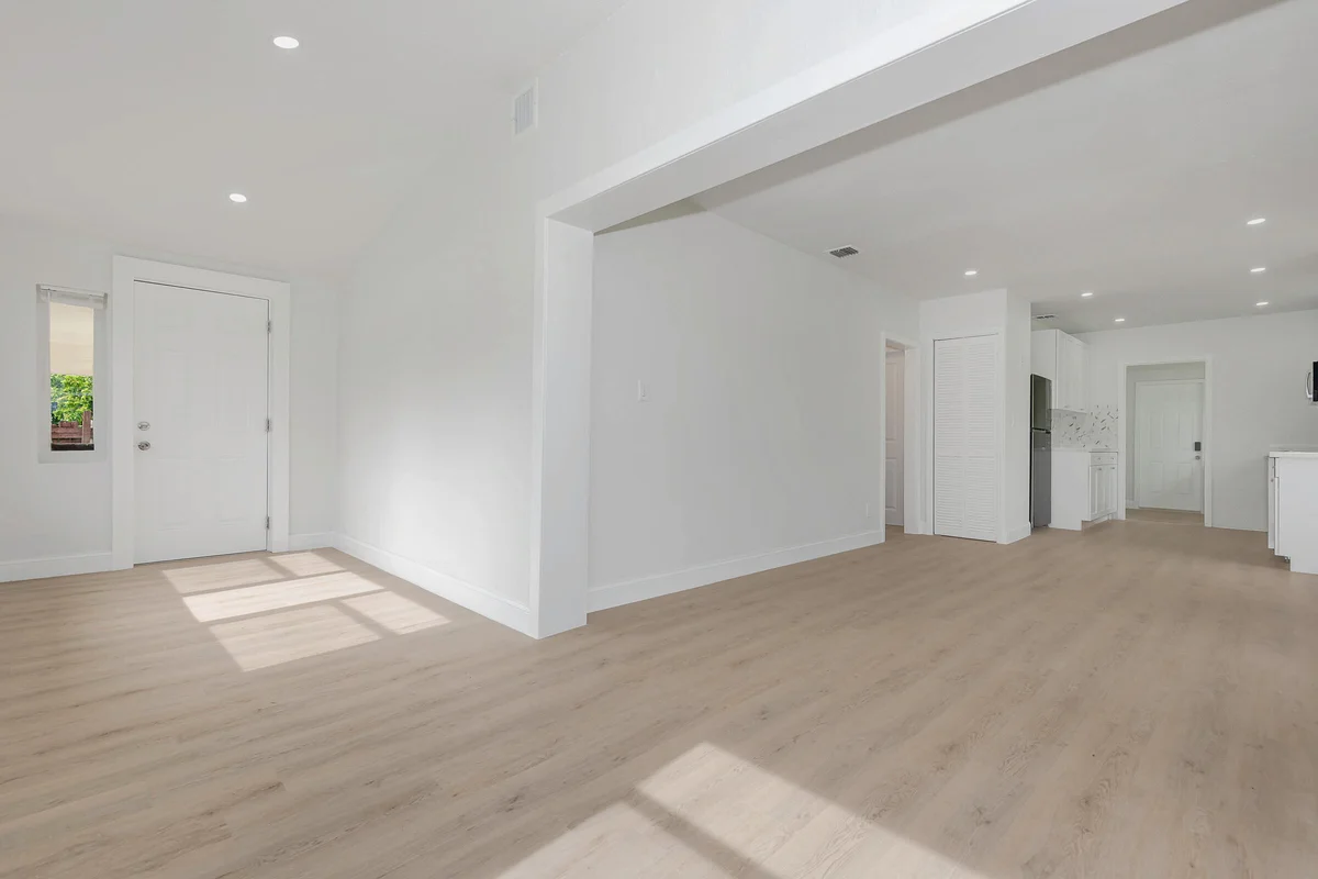 546 NW 5th Ave, Homestead: photo 1 of 28