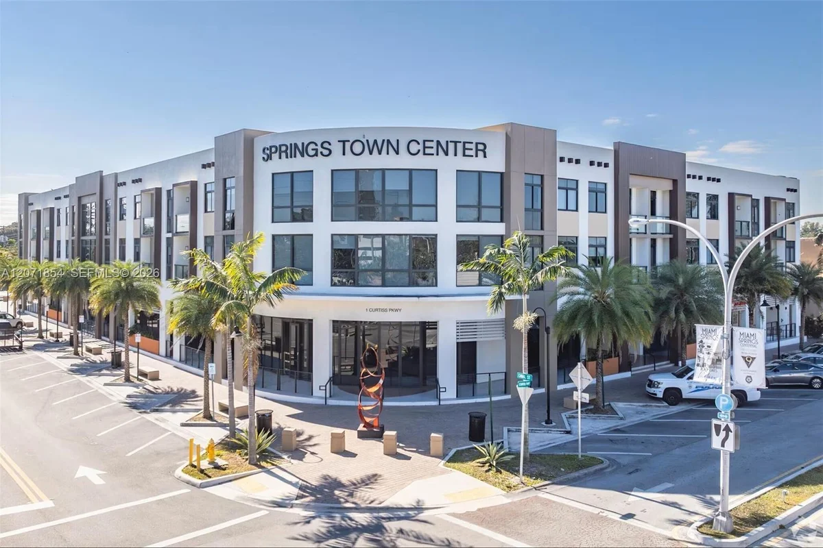 1 Curtiss Pkwy #313, Miami Springs: photo 1 of 14