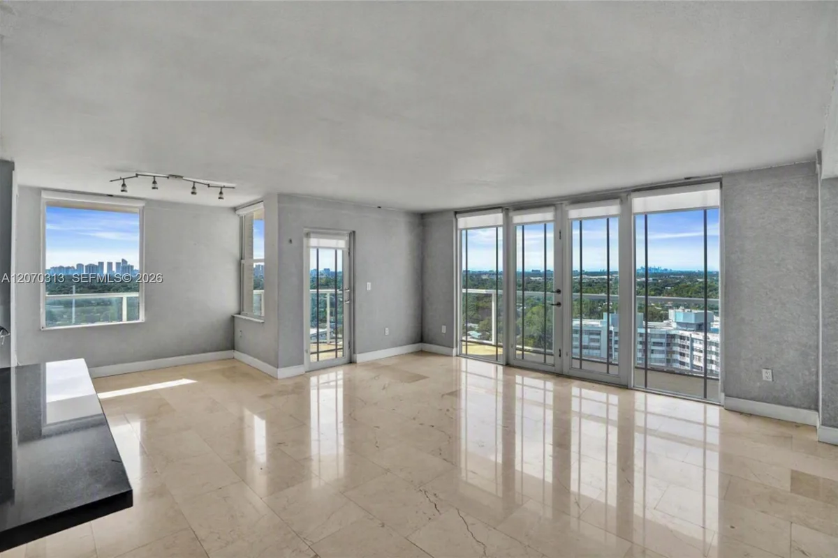 1351 NE Miami Gardens Dr #PH15E, Miami: photo 1 of 33