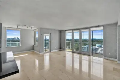 1351 NE Miami Gardens Dr #PH15E, Miami: photo 1 of 33