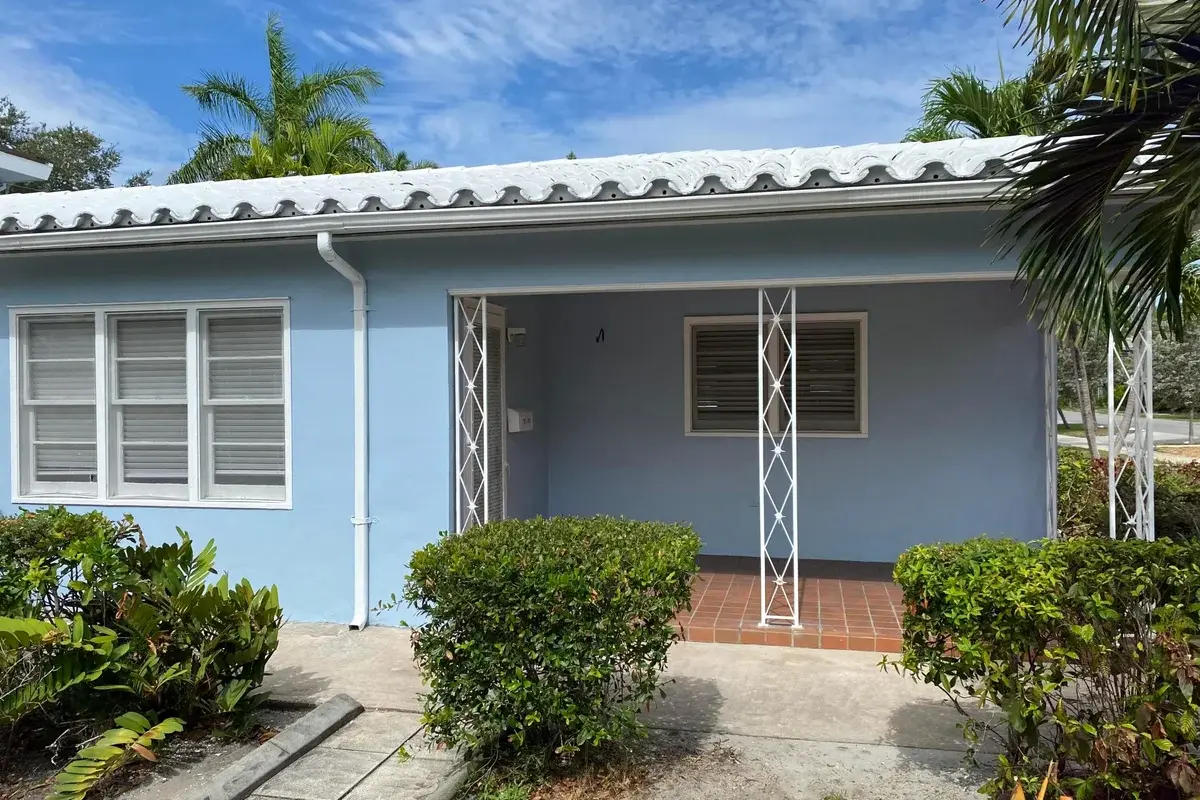 1020 NE 3rd St, Fort Lauderdale: photo 1 of 18