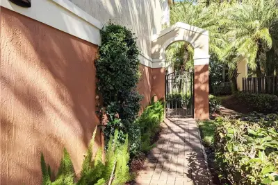 4150 Forest Dr, Weston: photo 1 of 33
