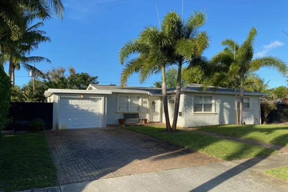 2545 Palm Rd, West Palm Beach: photo 1 of 14