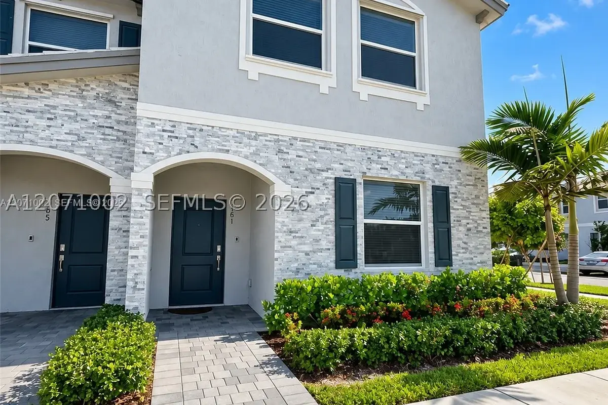 1161 SE 1st St, Homestead: photo 1 of 11