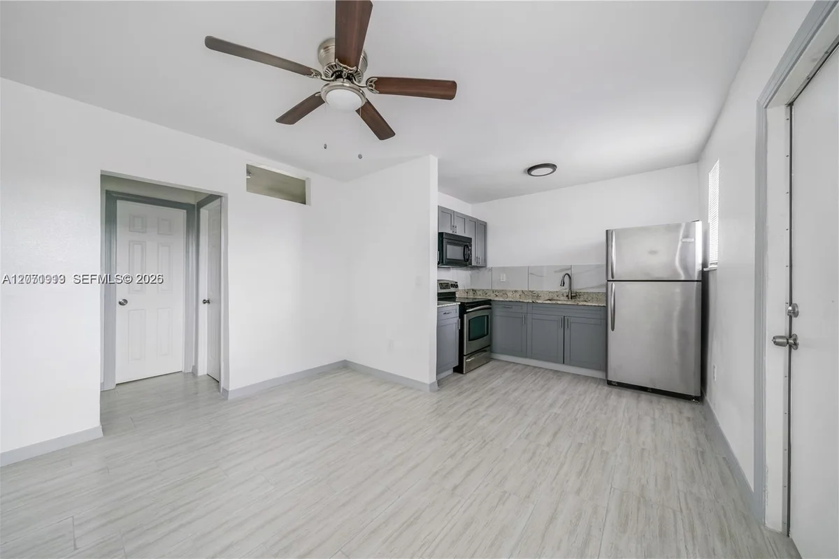 1281 NW 61st St #31, Miami: photo 1 of 12