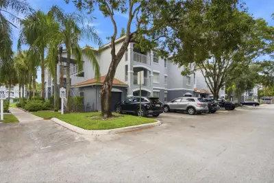 9615 NW 1st Ct #302, Pembroke Pines: photo 1 of 39