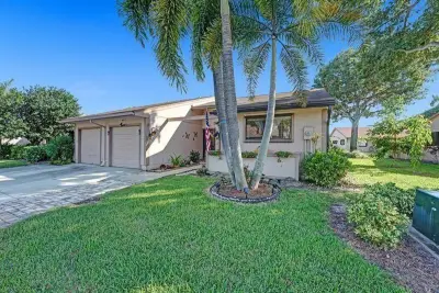 14 Flint Way, Boynton Beach: photo 1 of 33