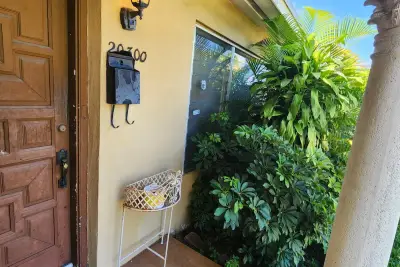 20300 NE 12th Ct, Miami: photo 1 of 4