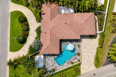 2615 NE 26th St, Fort Lauderdale: photo 1 of 44