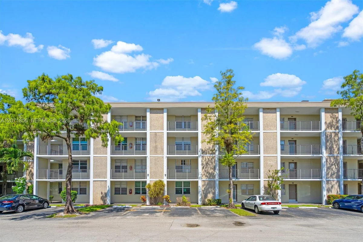 2900 NW 48th Ter #213, Lauderdale Lakes: photo 1 of 31