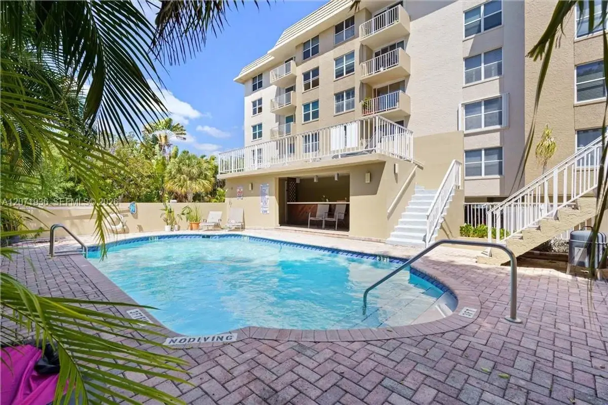 1050 SE 15th St #202, Fort Lauderdale: photo 1 of 17
