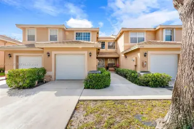 10140 Royal Palm Blvd #402-B, Coral Springs: photo 1 of 34