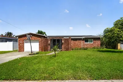 2251 SW 67th Way NE, Miramar: photo 1 of 26
