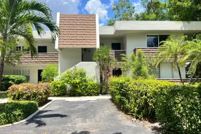 4017 N Cypress Dr #101, Pompano Beach: photo 1 of 18