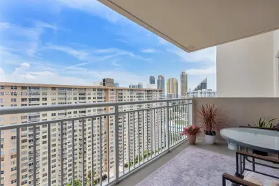250 174th St #2211, Sunny Isles Beach: photo 1 of 12