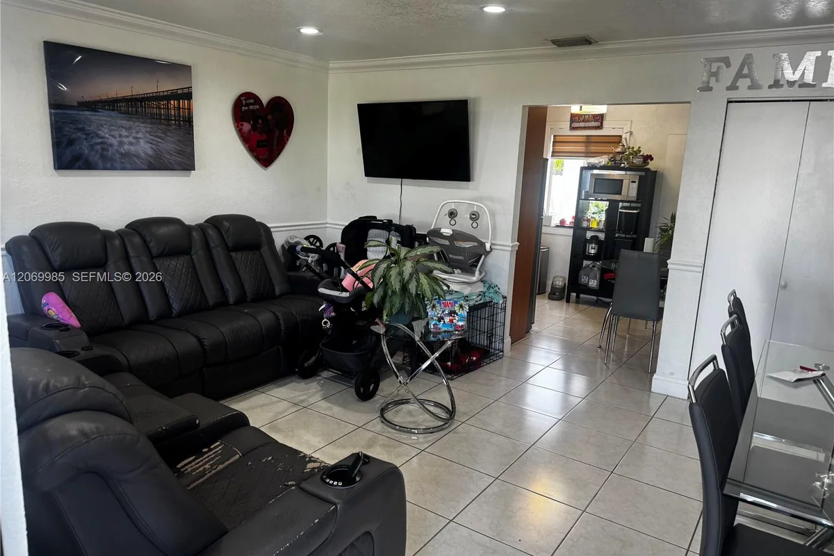 15200 Railroad Dr, Miami Gardens: photo 1 of 27