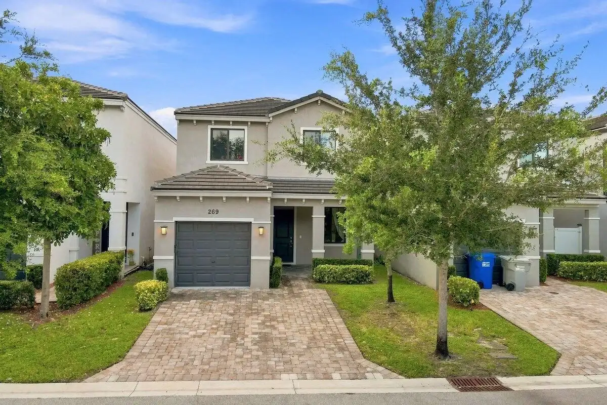 269 NW 36th Ave, Pompano Beach: photo 1 of 31