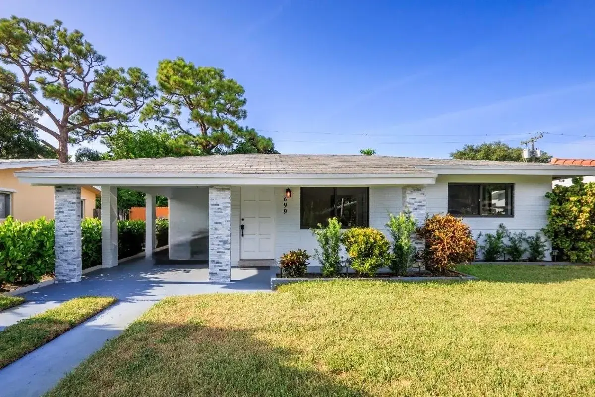 699 NE 40th St, Oakland Park: photo 1 of 45