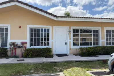 3842 SW 48th Ave, Hollywood: photo 1 of 25