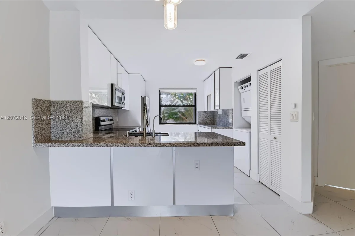 Condo in Plantation: photo 1 of 30